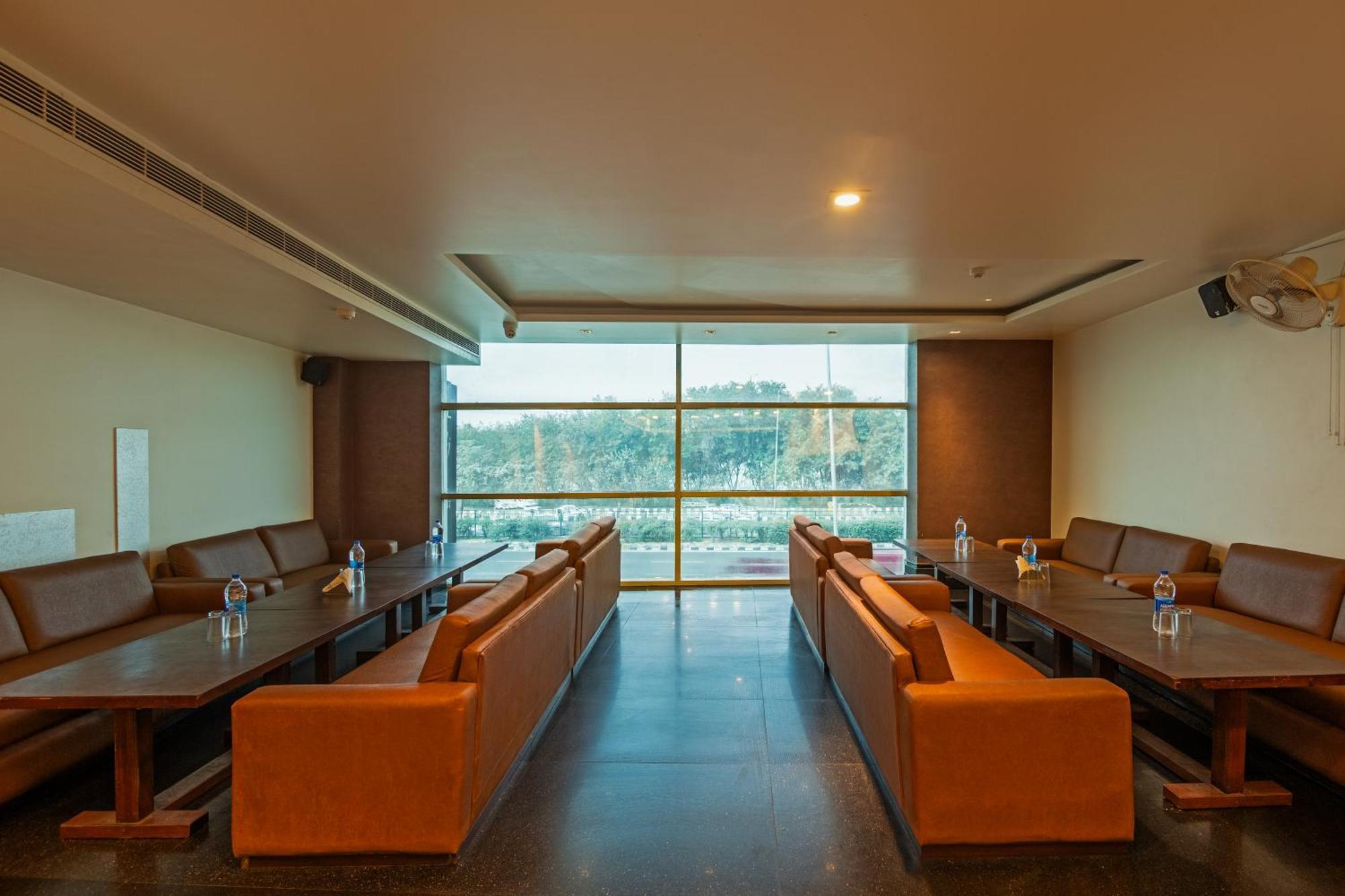 Hotel Delhi 37 By Star Group Near Delhi Airport Új-Delhi Kültér fotó