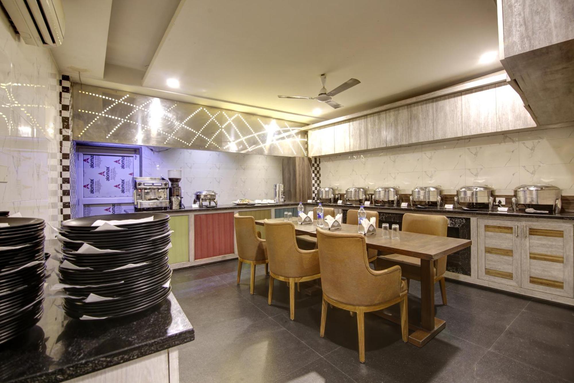 Hotel Delhi 37 By Star Group Near Delhi Airport Új-Delhi Kültér fotó